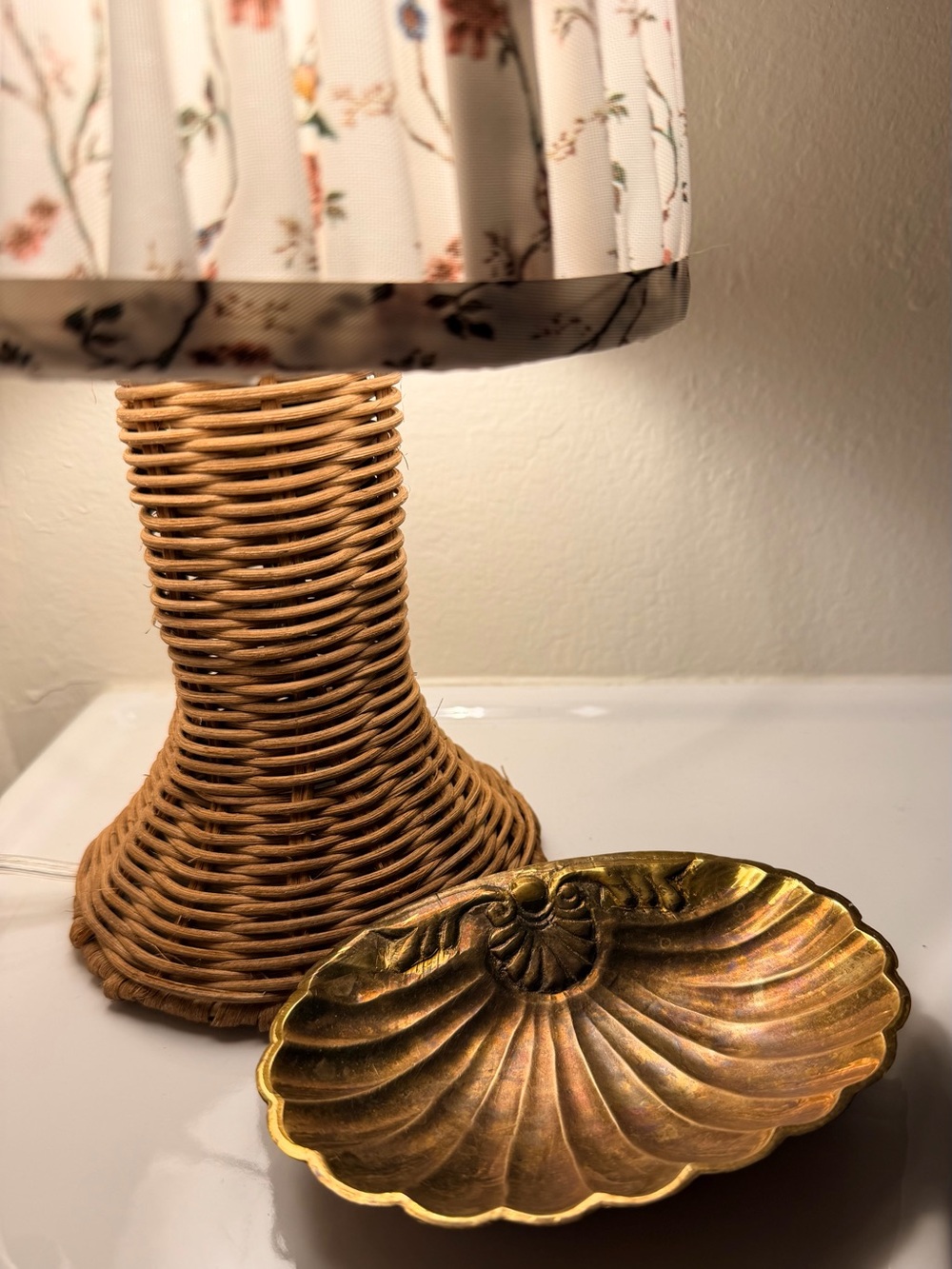 Vintage Brass Coastal Shell Dish - Decorative Scallop Tray - Picture 2 of 7